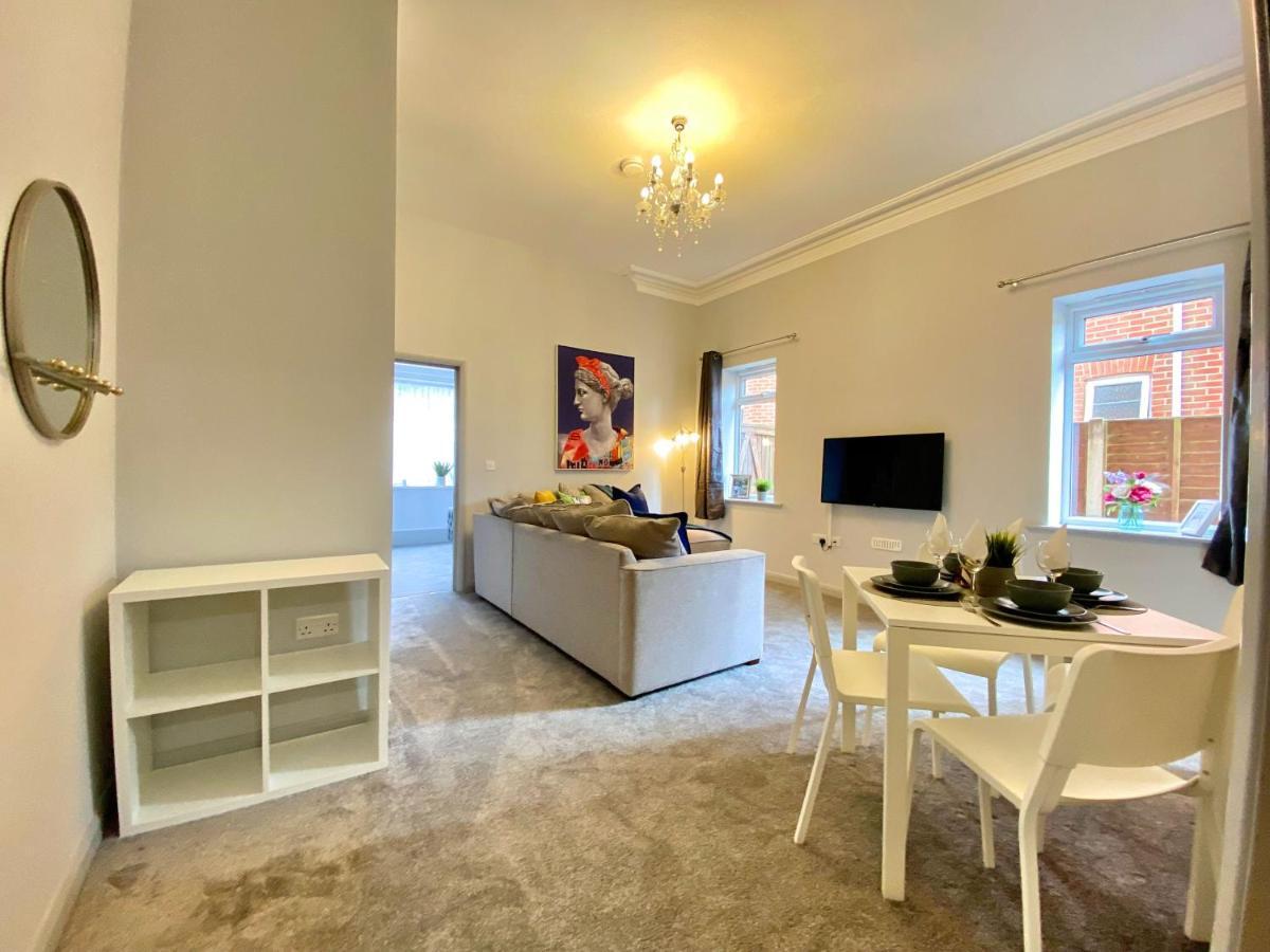 Apartment Seaside Haven: Beachfront With Modern Comforts *