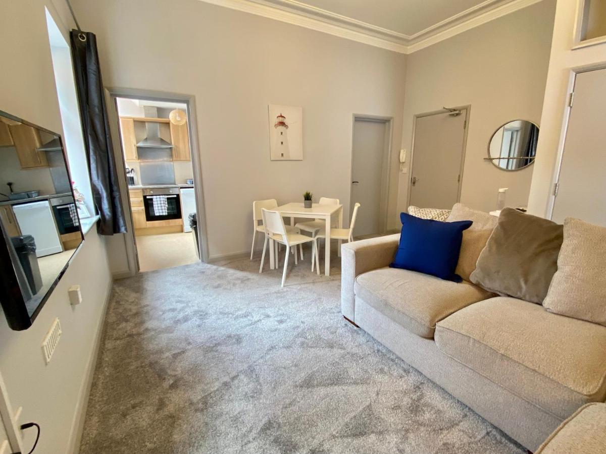 Seaside Haven: Beachfront With Modern Comforts Apartment Bournemouth